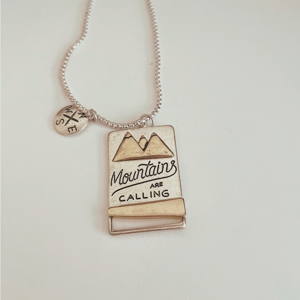 ⛓️Adorable “Mountains are Calling” Necklace with a Charm